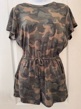 ALTAR’D STATE CAMOUFLAGE ROMPER. SIZE M. SHORT JUMPSUIT ADJUSTABLE ELASTIC WAIST